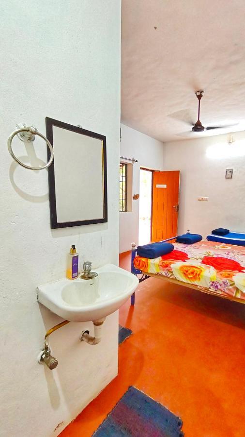 Travellers Tribe By Livelehood Habitat Vandrarhem Auroville Exteriör bild